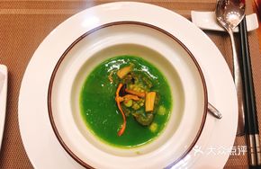 Concentrated Soup with Wild Vegetables and Abalone