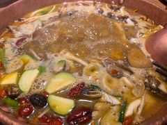 -洱火云南酸菜牛肉火锅(石景山当代商城店)