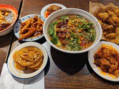 -爆炸头阿姨小四川正宗川味小吃(无任何分店)
