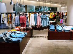 -URBAN REVIVO(高德置地广场·春广场店)