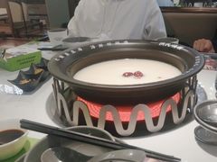 -洪氏嗨捞·广东猪肚鸡·椰子鸡火锅(西咸万象城店)