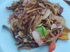 鹿茸菌炒腊肉-妈妈的味道(和顺古镇店)