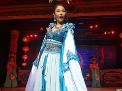 -金东尼人妖秀