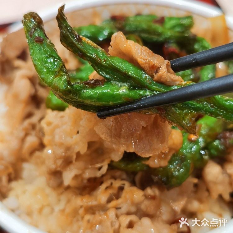 牛肉饭套餐来一份