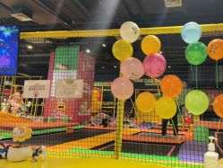 -蹦蹦跳跳(新奥购物中心店)