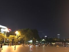 -英雄广场