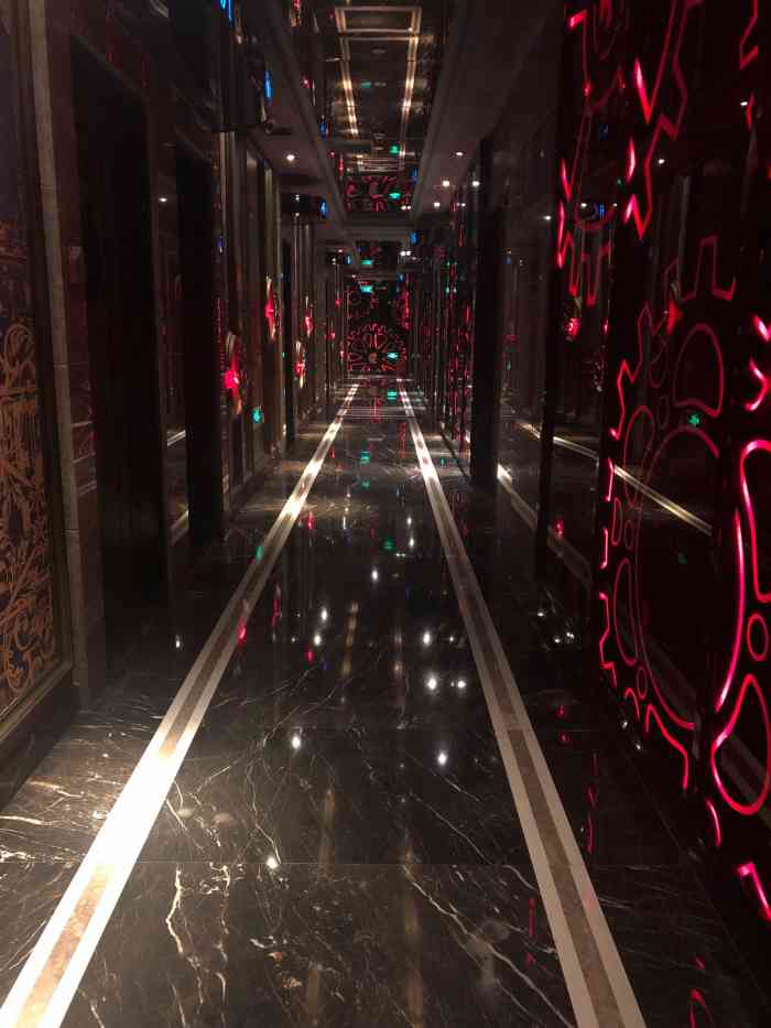 好乐迪(紫荆广场店)-"包了4个小时,唱到3个小时,连续停了2次.