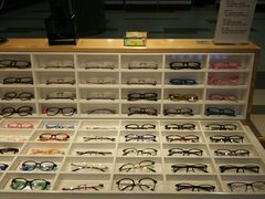 -MiRi眼镜连锁·蔡司·尼康控优点合作店(莘庄店)