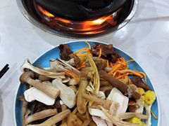-菌之家·专业纯野生菌火锅·特色炒菌