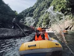 -安吉龙王山峡谷漂流