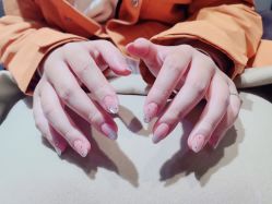 -桃色美甲沙龙
