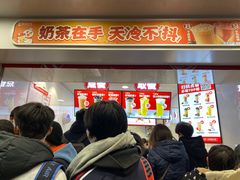 等位区-蜜雪冰城(国权路地铁口店)