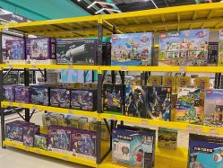 -卡通派潮品玩具折扣仓(青岛新城吾悦广场店)