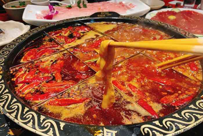 过三关老火锅汽博店-"最近这种不冷不热的天气,实在太合适吃火锅.