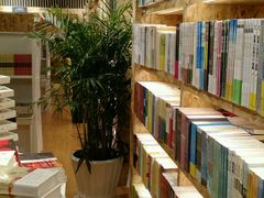 -新华里咖啡书吧(新华书店小寨店)