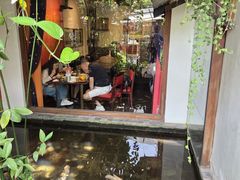 -Cuc Gach Quan Restaurant