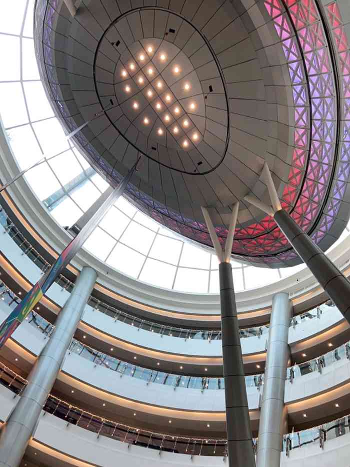 m 购物中心-"经常跟朋友一起来江汉路这边,来了不下百遍.