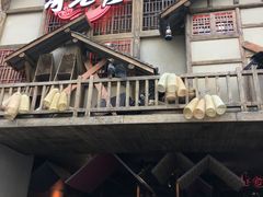 门面-哥老官重庆美蛙鱼头(西湖银泰十一哥店)