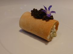 鲟鱼子酱搭配松叶蟹卷-AZUR聚(香格里拉饭店)