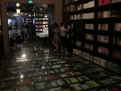 -钟书阁(松江泰晤士小镇店)