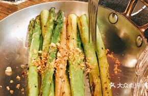 Olive Black Pepper Roasted Asparagus