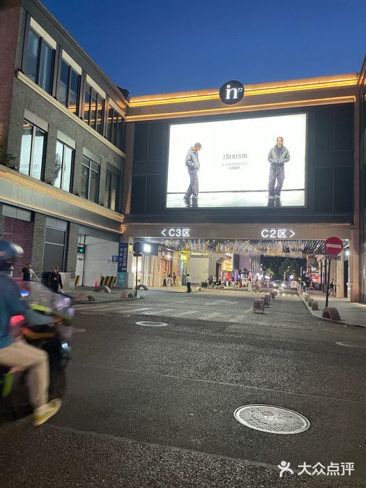 吴山路夜市图片