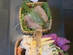 -湊湊火锅·茶憩(杭州湖滨银泰in77店)