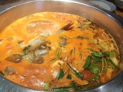 老凯俚酸汤鱼-野山舂·贵州现舂酸汤火锅(鸿通城店)