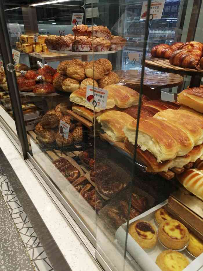 法贝滋面包(五爱路店)-"店里品种多 这次买的脏脏包巧克力味道浓郁.