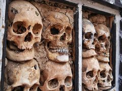 -比如骷髅墙景区