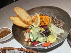 三色藜麦沙拉配现磨芝麻柚子油-俄士厨房(环球港店)