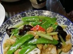 -东口码头·烧鸽子·鱼头泡饼·地方菜(金鹰悦城店)