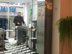 -Poslastičarnica sa stavom