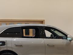 -理想汽车(世纪汇店)