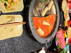 -宽板凳老灶火锅(台湾街店)