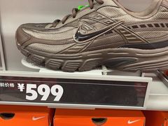 -NIKE上海青浦换季优惠店