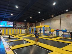 -极限Jump蹦床·新潮玩运动世界·室内乐园·团建·派对中心