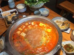 -野山舂·贵州现舂酸汤火锅(鸿通城店)