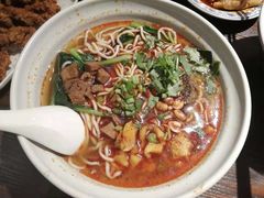 张飞牛肉面-爆炸头阿姨小四川正宗川味小吃(无任何分店)