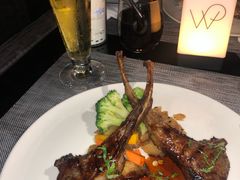 碳烤羊排配蔬菜及迷迭香红酒汁-WOLFGANG PUCK KITCHEN & BAR(迪士尼小镇店)