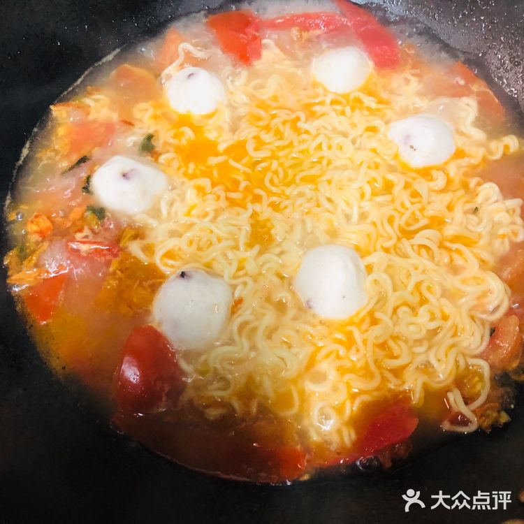 增进食欲的夏日美食-墨鱼丸番茄汤面