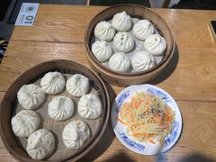 鲜虾韭菜三鲜包-草包包子铺(宽厚里店)