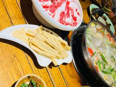 -亮欢寨酸汤鱼(沙冲路店)