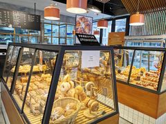 面包甜点陈列柜-Dough&Joe团憩(瑞虹天地月亮湾店)