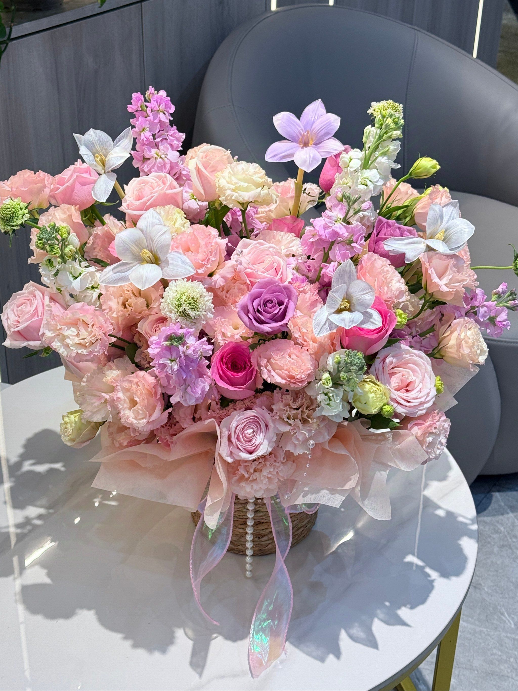 粉色抱抱桶#鲜花#一束花的仪式感是用心的偏爱#仙女花束#抱抱桶花 