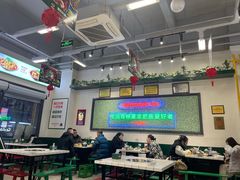 大堂-晓彭肥肠鸡·泡椒鸡火锅(水木天地店)