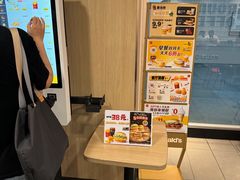 -麦当劳(轻轨曹杨路店)