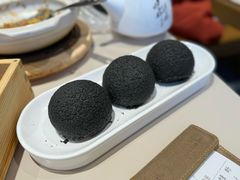 黑金叉烧梅菜酥皮包-蔡澜点心·粤菜(万菱汇店)