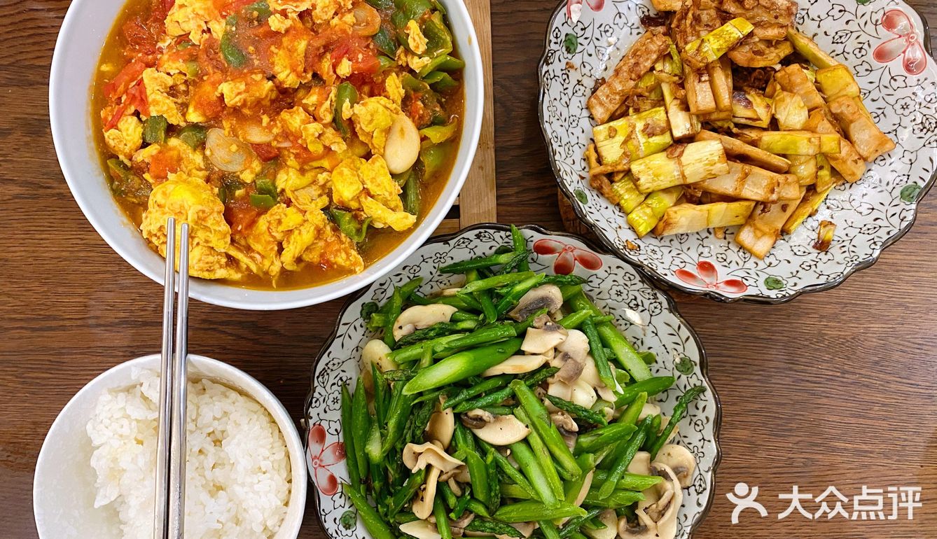 芦笋很多人用作牛排佐料,单独成菜也非常好吃哦!