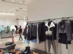 -URBAN REVIVO(西安Momopark店)